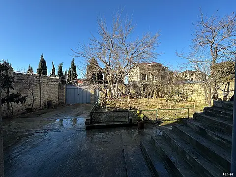 Satılır 9 otaqlı həyət evi