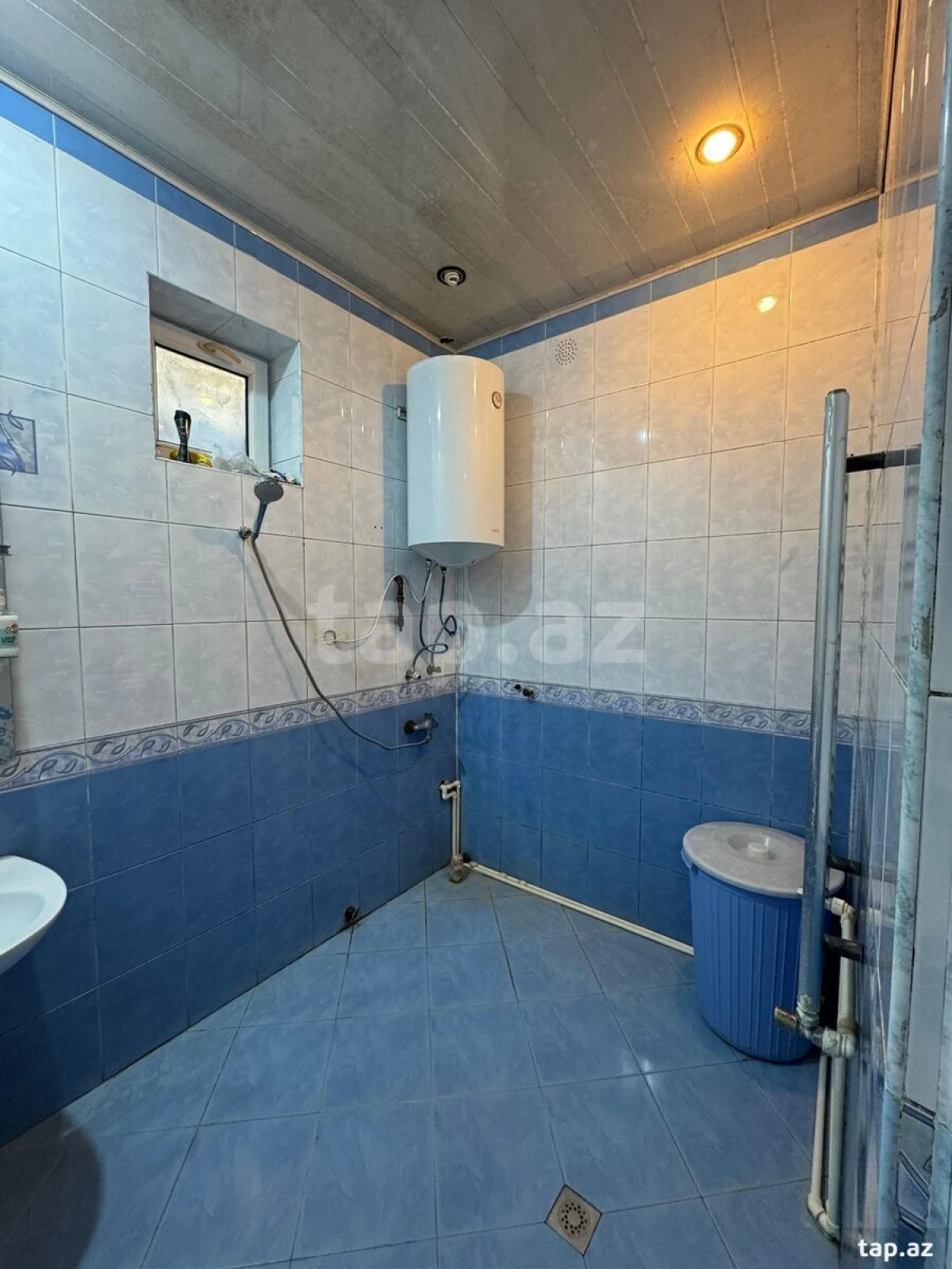 Satılır 9 otaqlı həyət evi