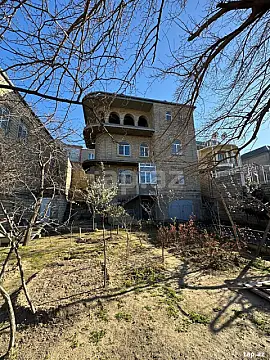 Satılır 9 otaqlı həyət evi