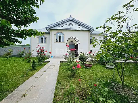 Kirayə verilir 3 otaqlı həyət evi 180 m² — Qəbələ 3 otaq 180.00 m²