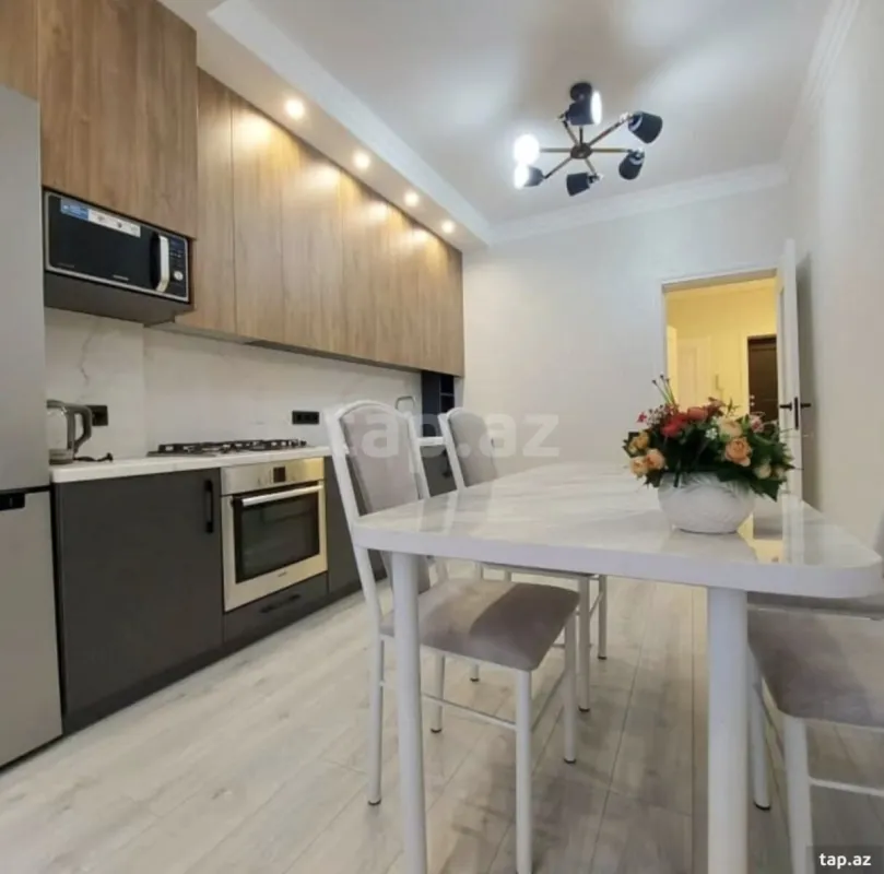 Kirayə verilir 2 otaqlı yeni tikili 75 m²