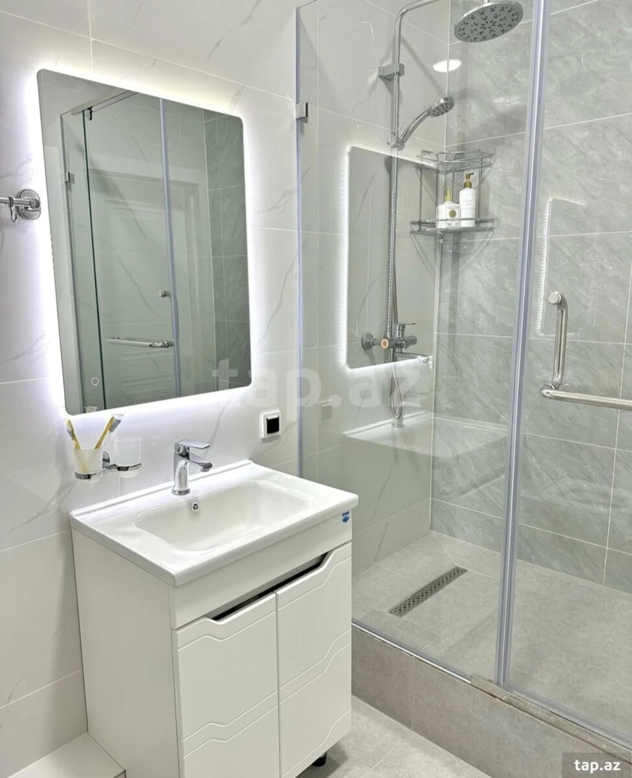Kirayə verilir 2 otaqlı yeni tikili 75 m²