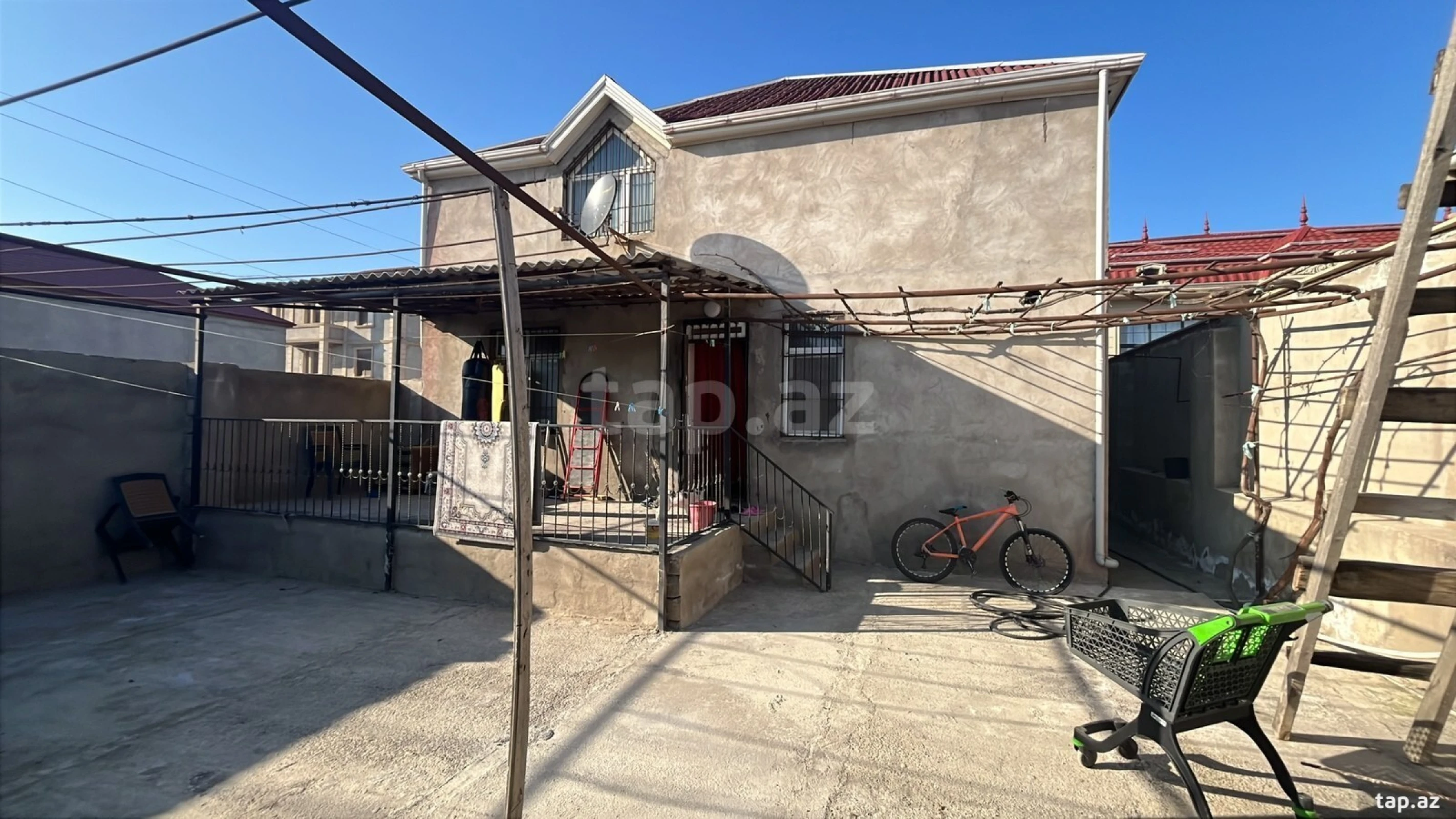 Satılır 5 otaqlı həyət evi