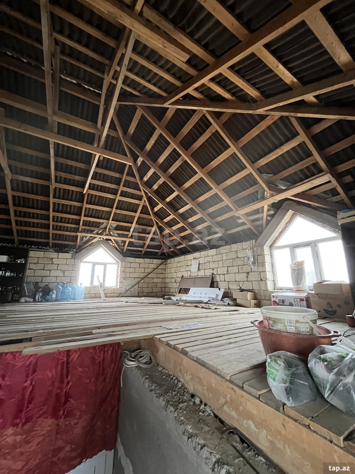 Satılır 5 otaqlı həyət evi