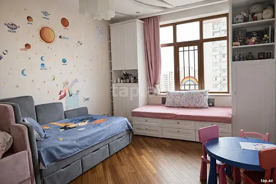 Satılır 3 otaqlı yeni tikili 165 m²