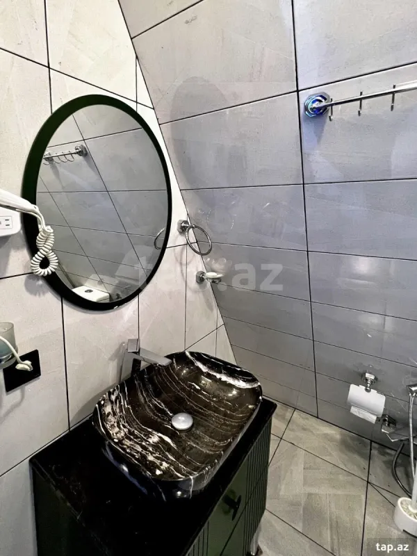 Kirayə verilir 3 otaqlı həyət evi