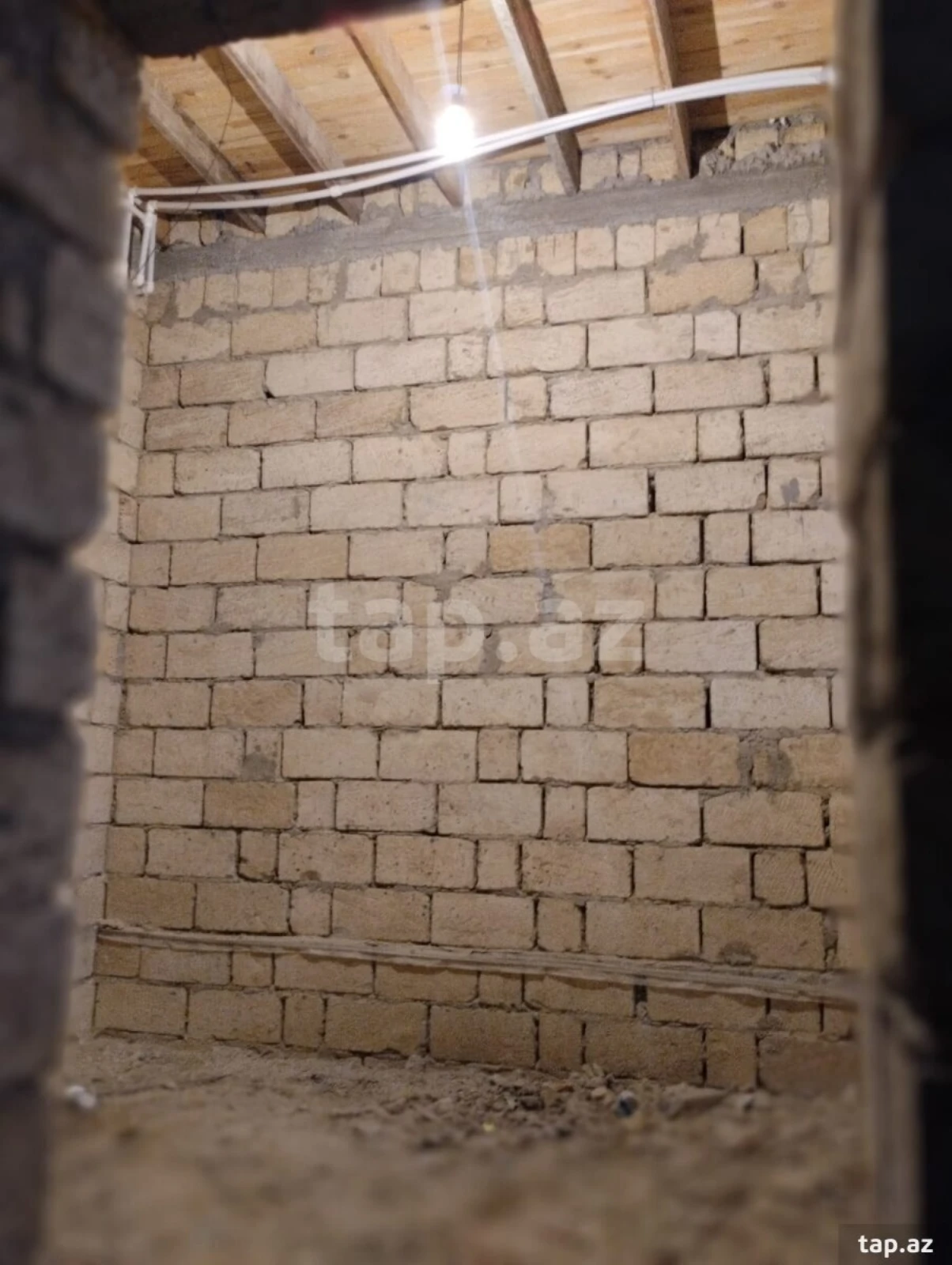 Satılır 6 otaqlı həyət evi