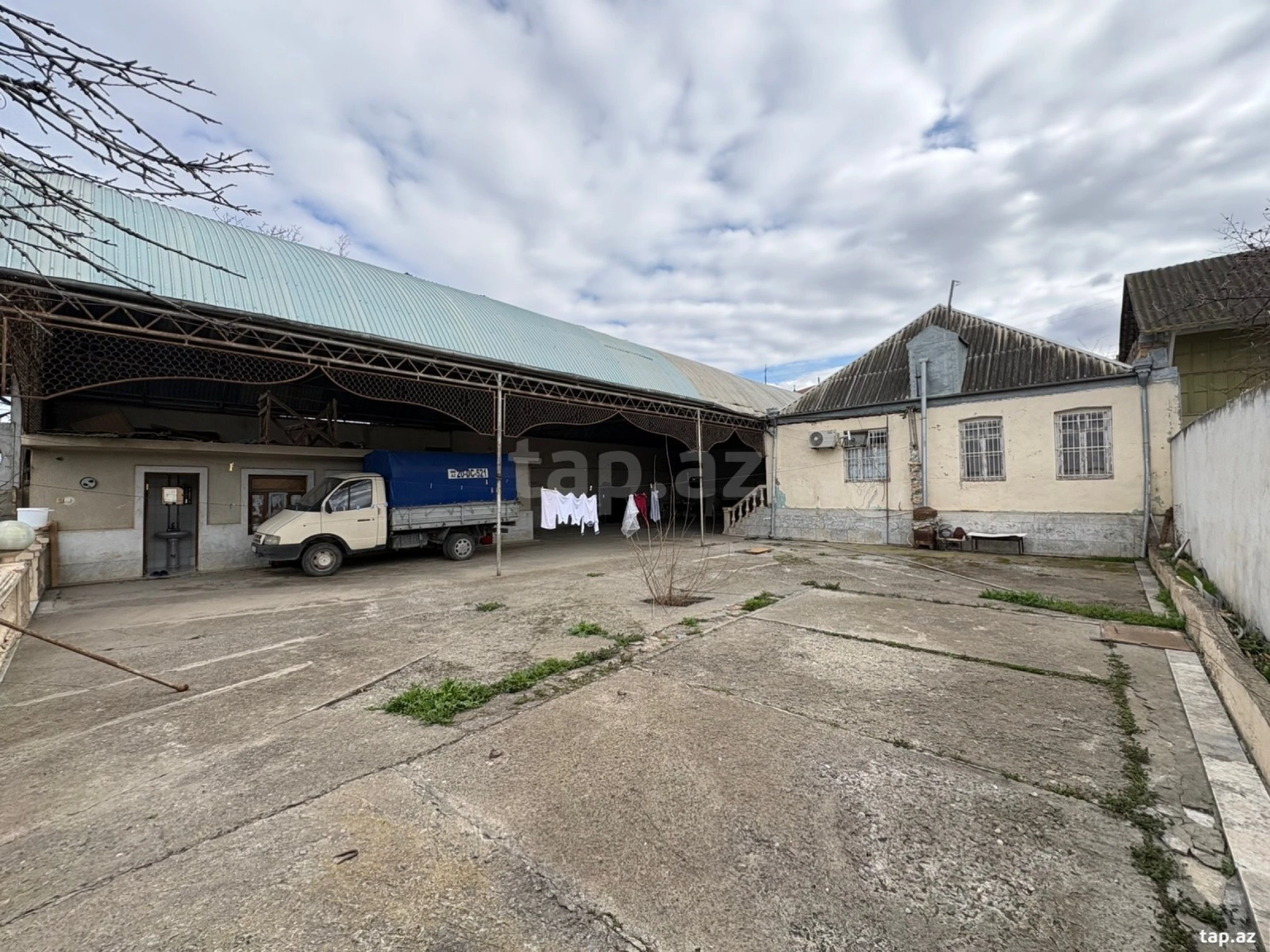 Satılır 4 otaqlı həyət evi