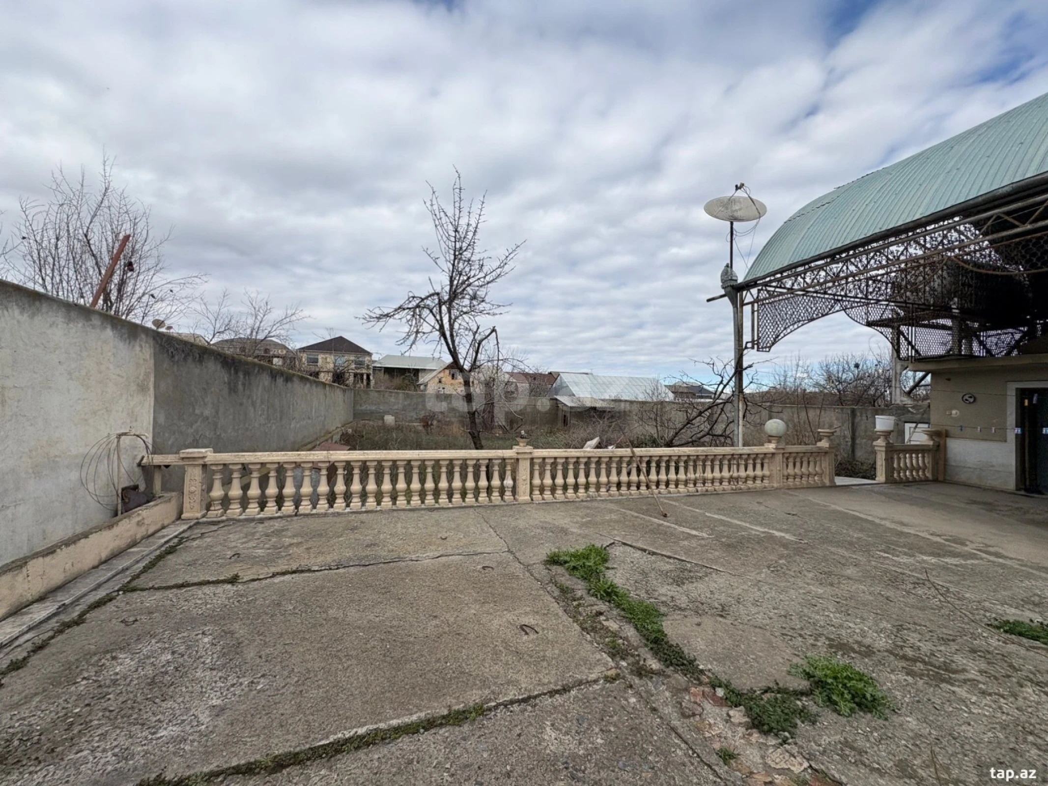 Satılır 4 otaqlı həyət evi