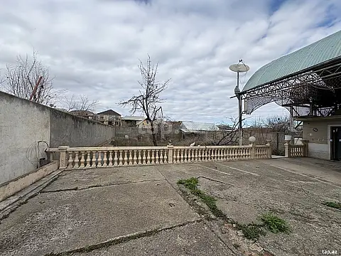 Satılır 4 otaqlı həyət evi