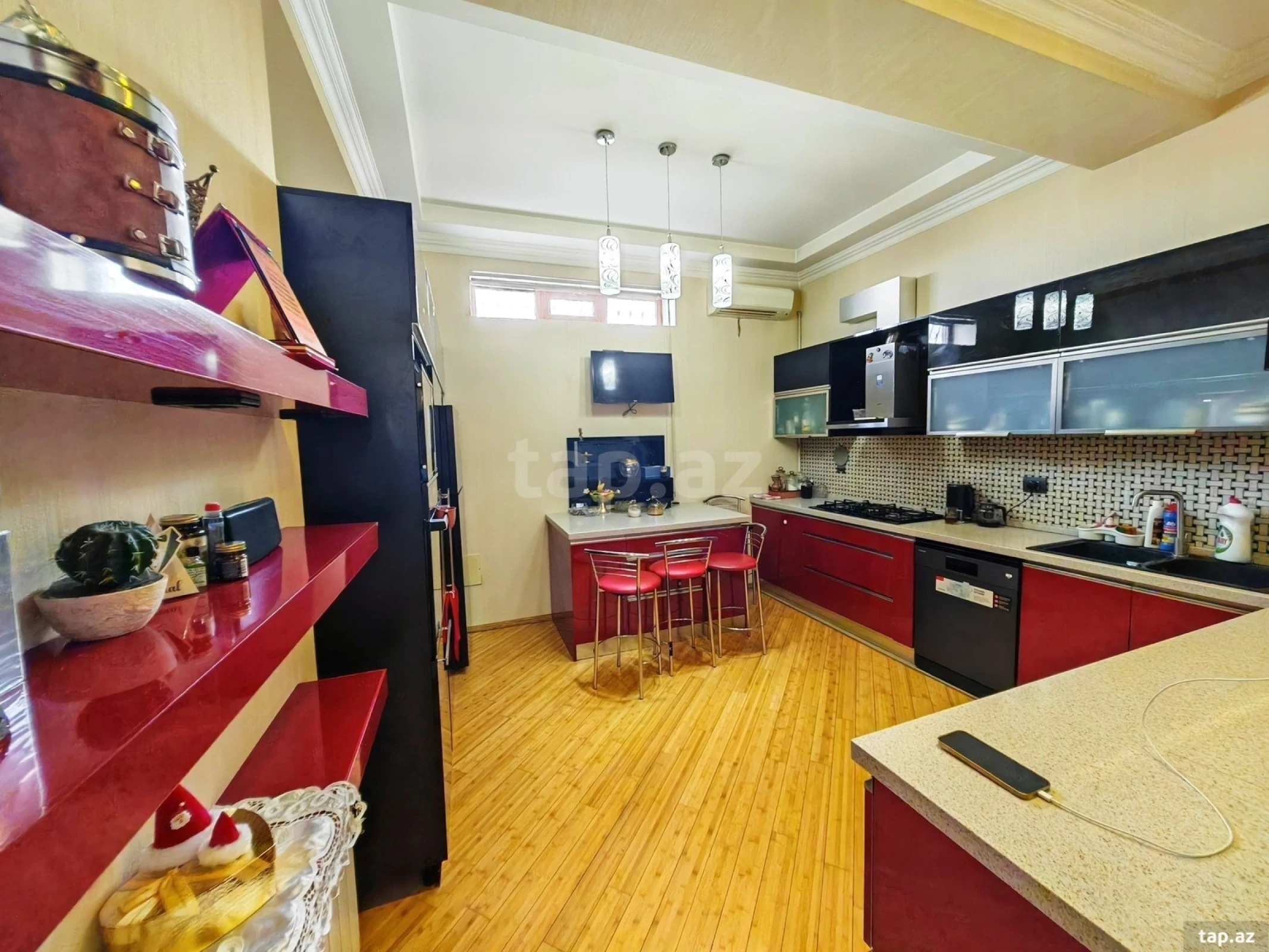 Kirayə verilir 2 otaqlı yeni tikili 150 m²