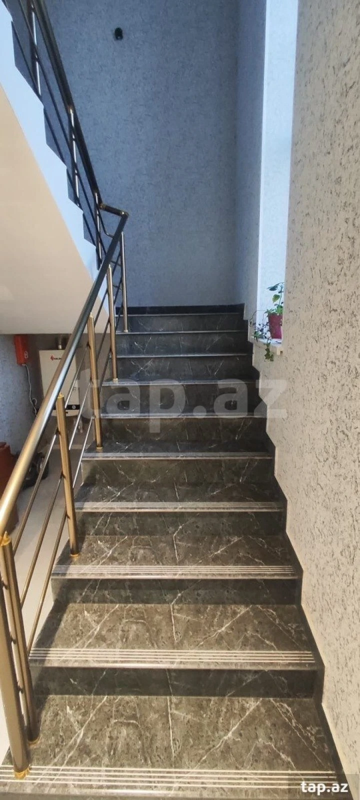 Satılır 5 otaqlı həyət evi