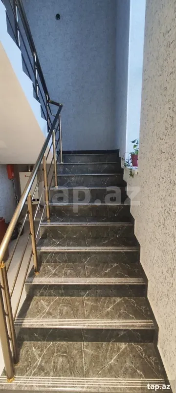 Satılır 5 otaqlı həyət evi