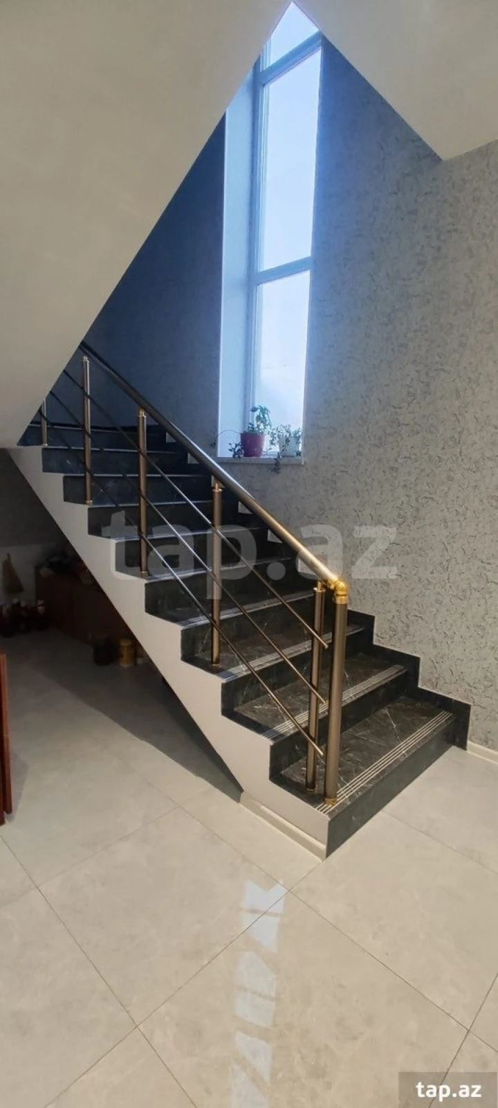 Satılır 5 otaqlı həyət evi