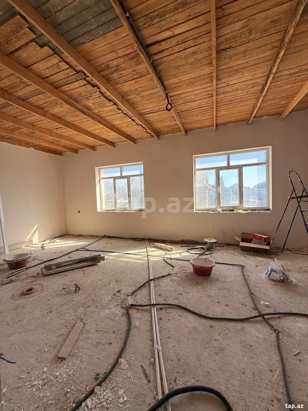 Satılır 4 otaqlı həyət evi