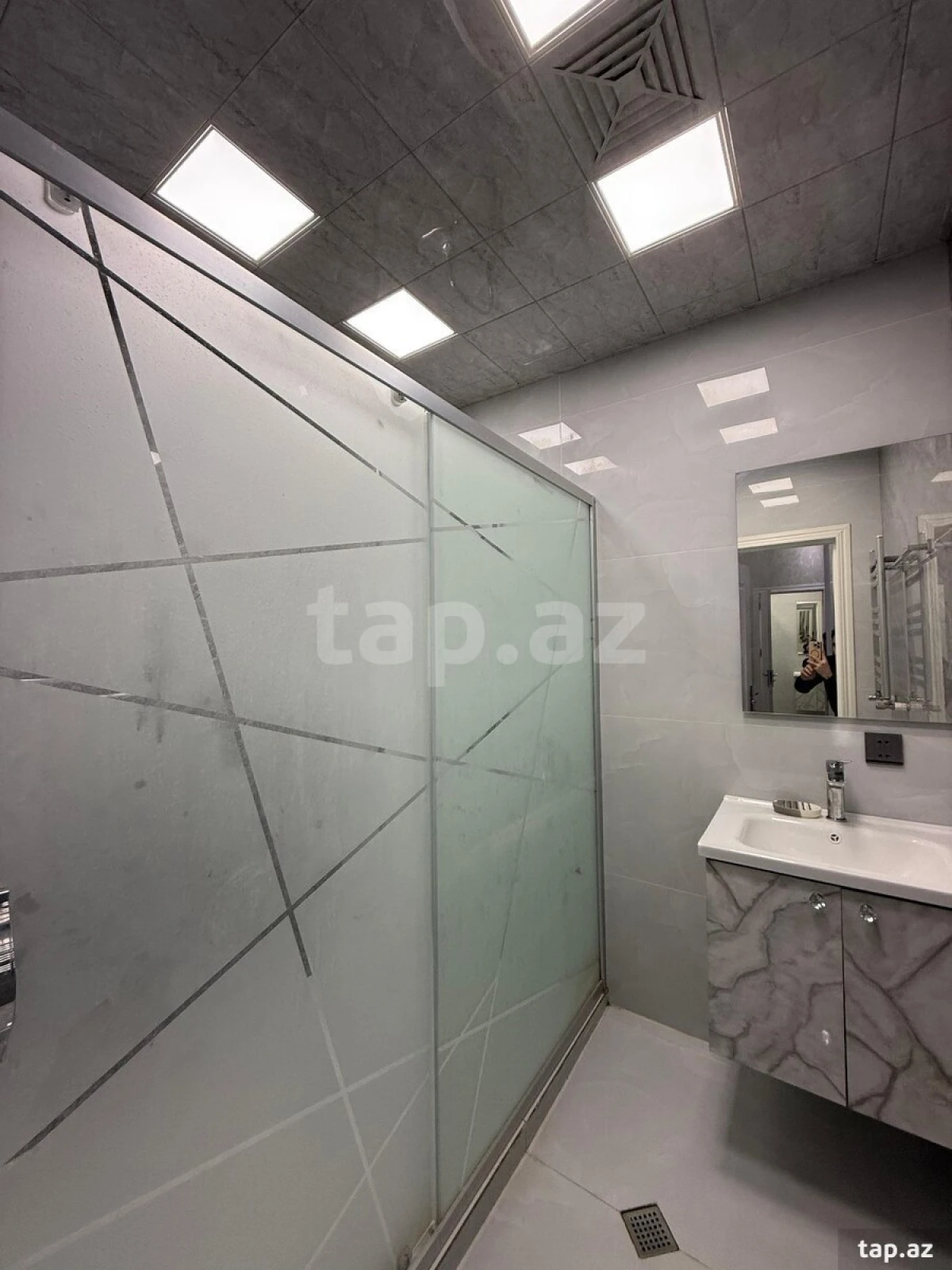 Kirayə verilir 3 otaqlı yeni tikili 100 m²