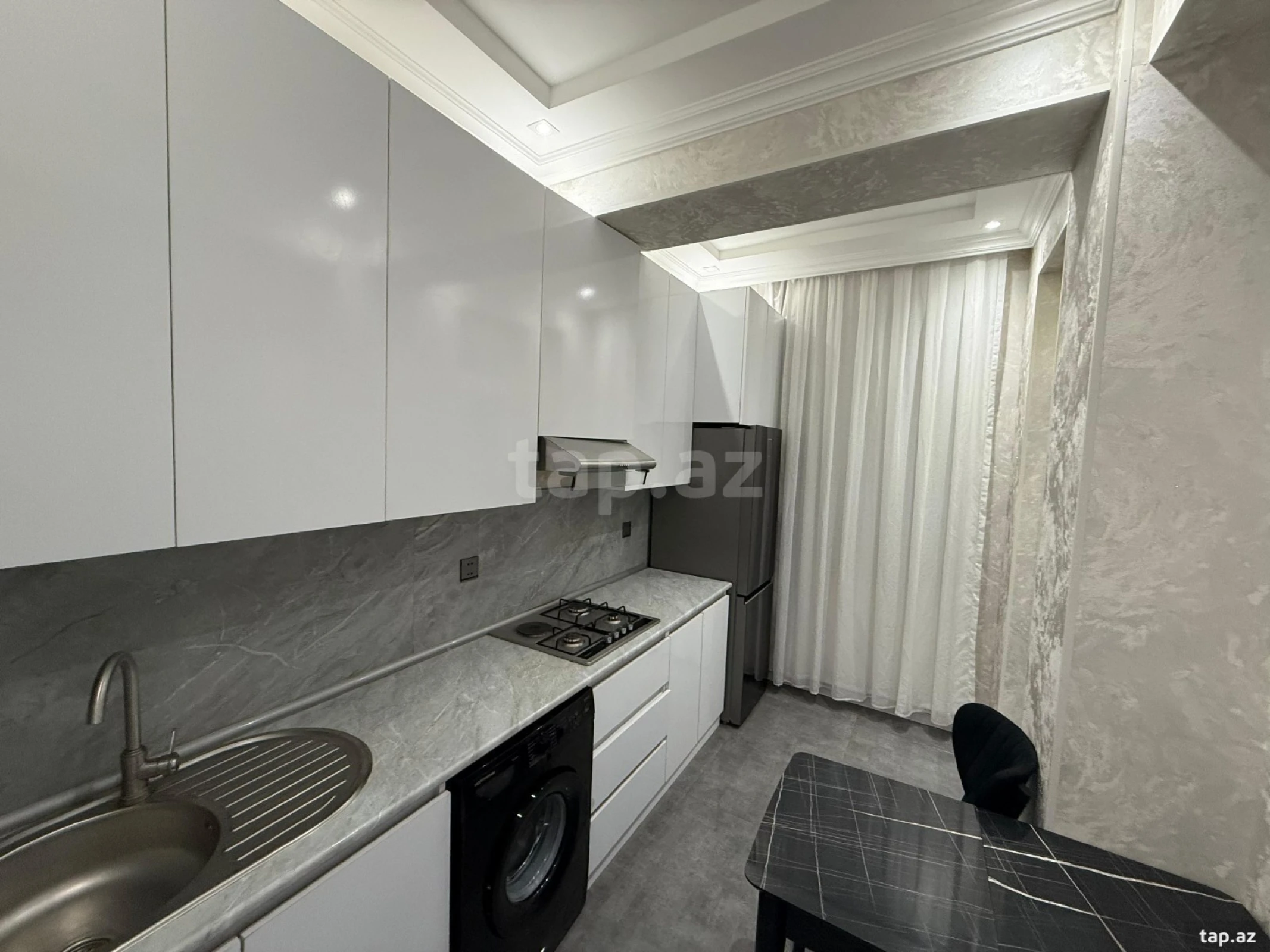 Kirayə verilir 3 otaqlı yeni tikili 100 m²