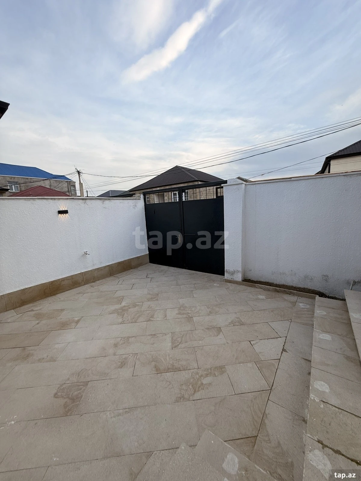 Satılır 4 otaqlı həyət evi