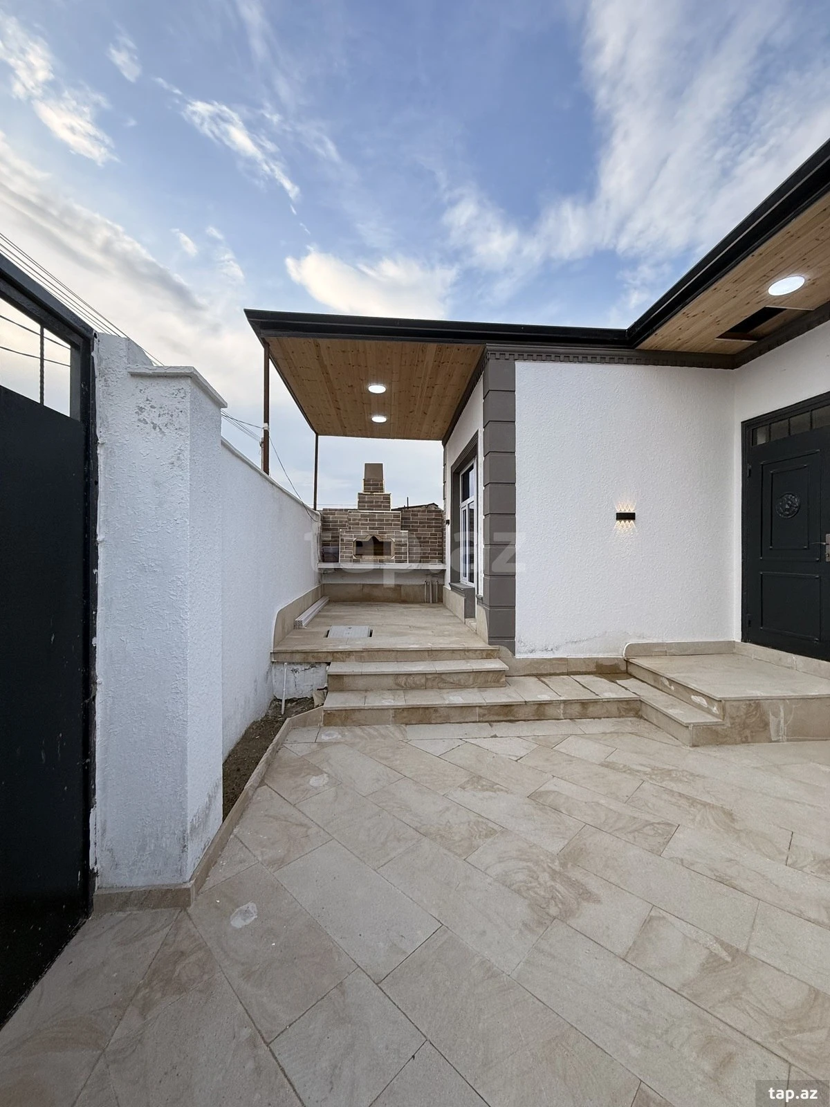 Satılır 4 otaqlı həyət evi