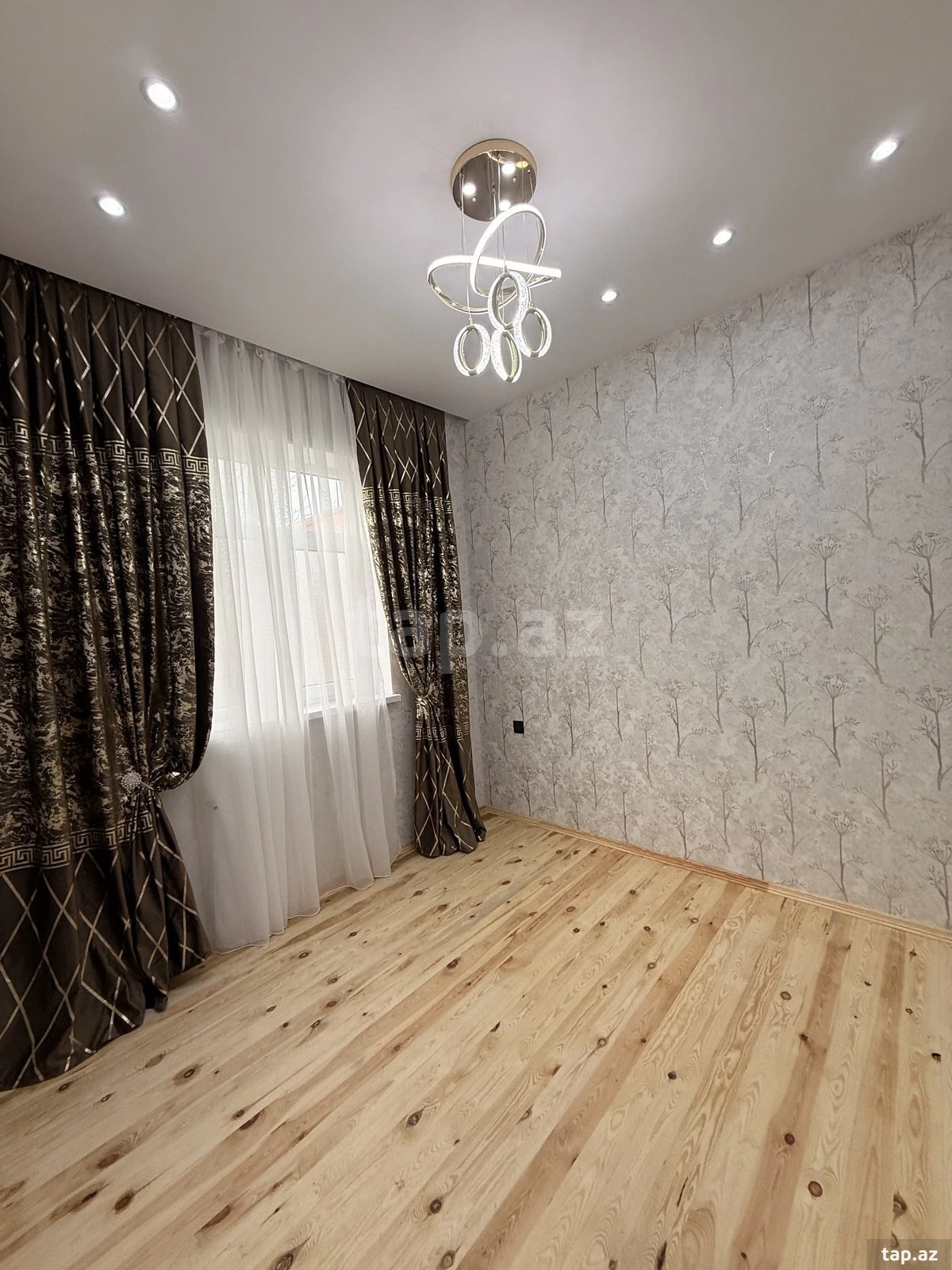 Satılır 4 otaqlı həyət evi