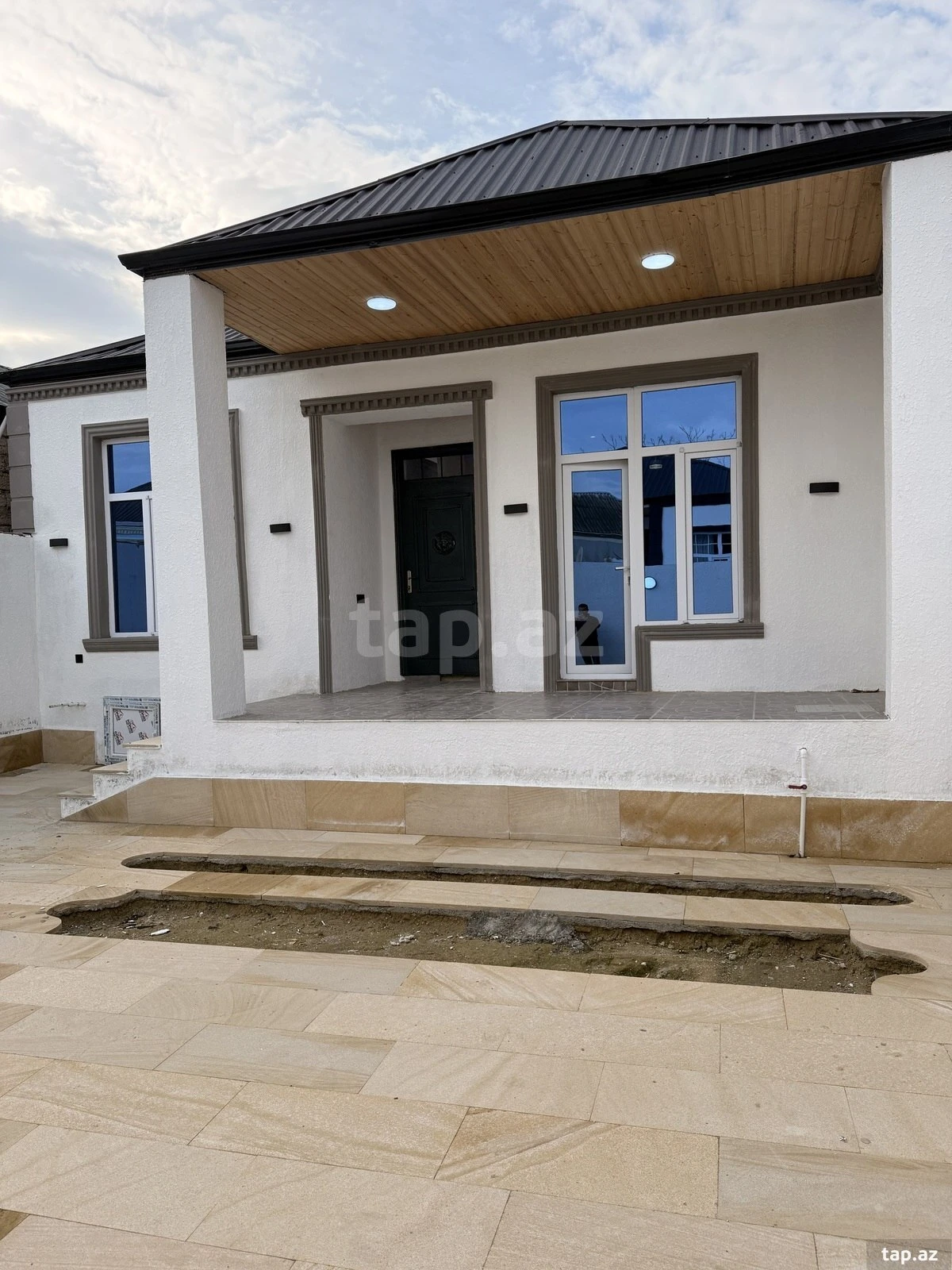 Satılır 4 otaqlı həyət evi