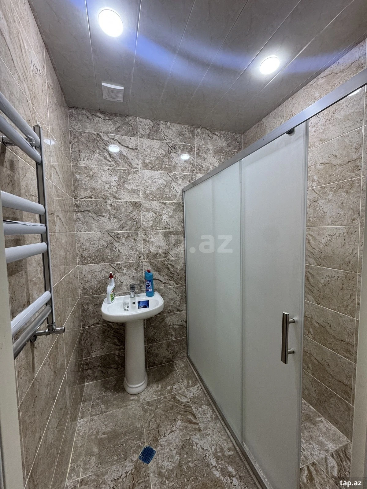 Kirayə verilir 2 otaqlı yeni tikili 85 m²