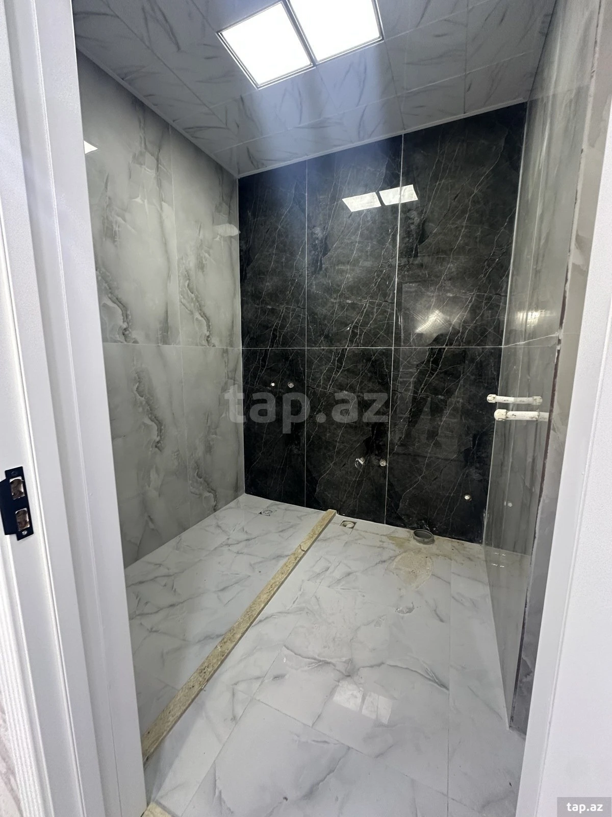 Satılır 3 otaqlı yeni tikili 90 m²