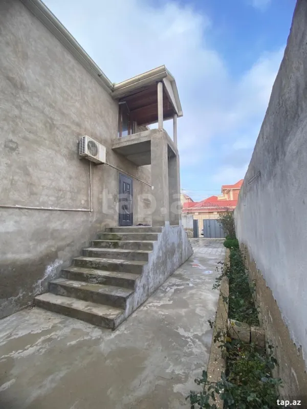 Satılır 4 otaqlı həyət evi