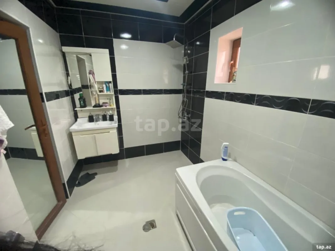 Satılır 4 otaqlı həyət evi