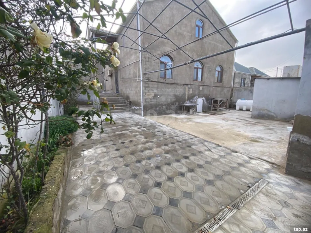 Satılır 4 otaqlı həyət evi