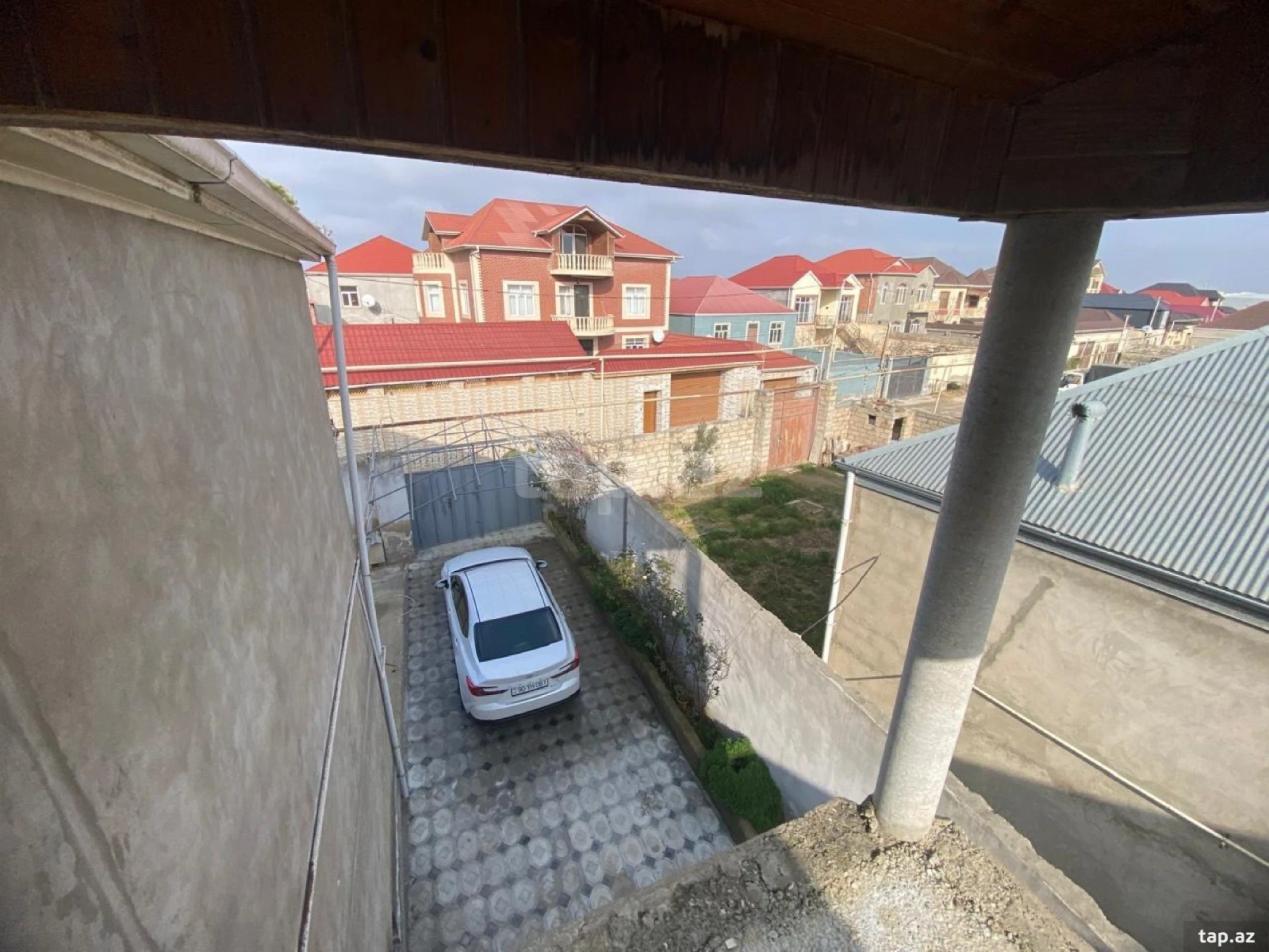 Satılır 4 otaqlı həyət evi