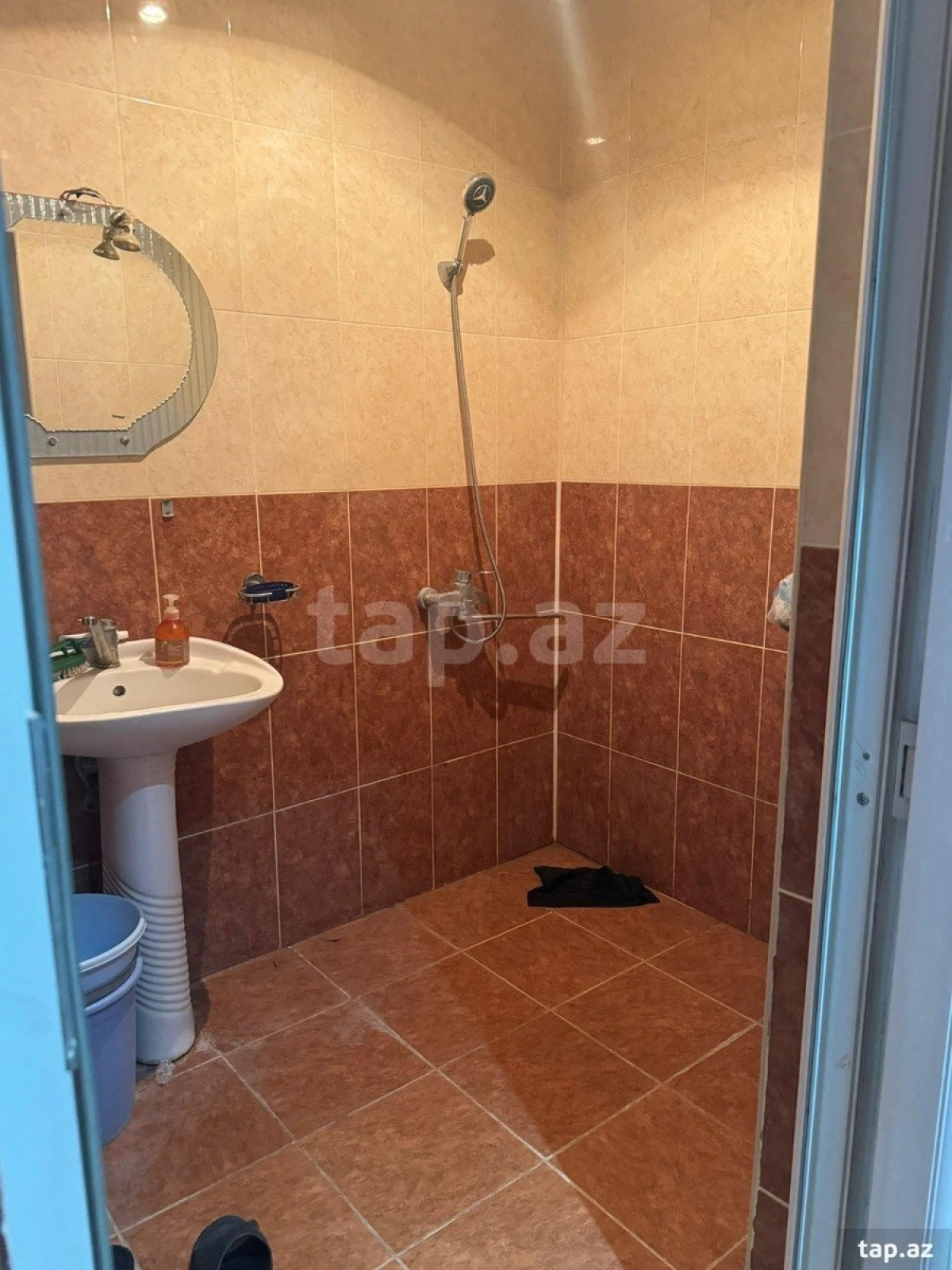 Satılır 5 otaqlı mənzil 98 m²