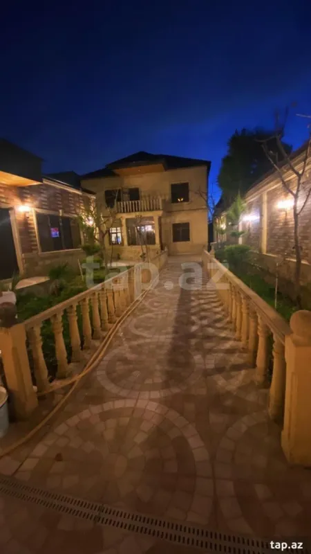Satılır 8 otaqlı həyət evi