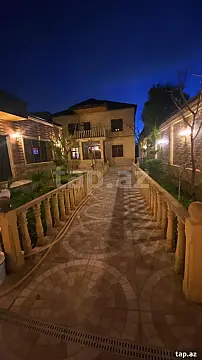 Satılır 8 otaqlı həyət evi