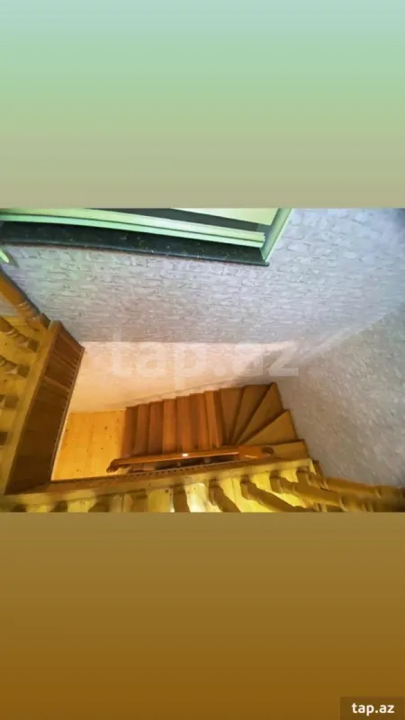 Satılır 8 otaqlı həyət evi