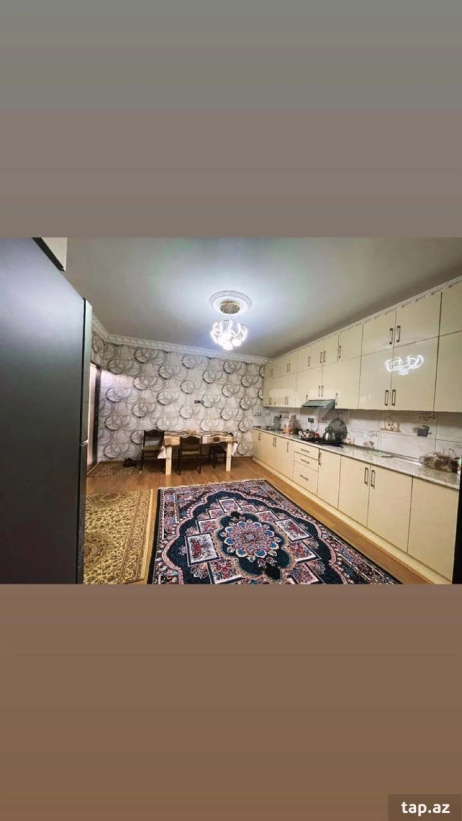 Satılır 8 otaqlı həyət evi