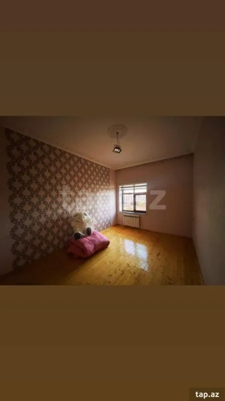 Satılır 8 otaqlı həyət evi