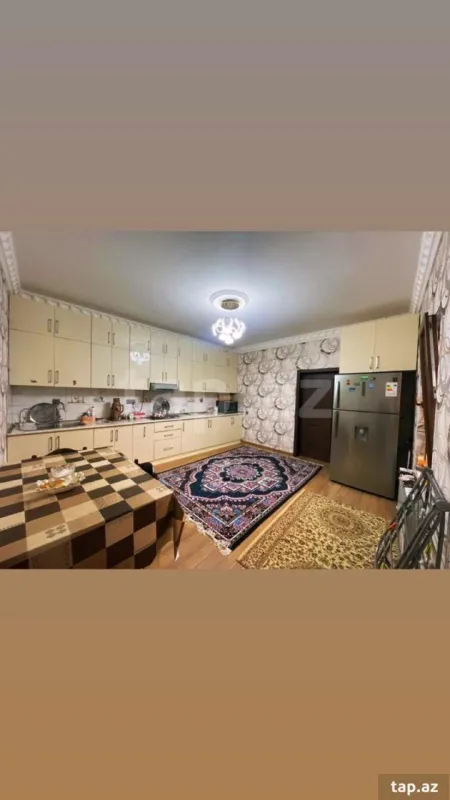 Satılır 8 otaqlı həyət evi