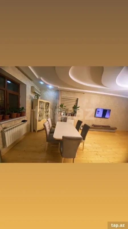 Satılır 8 otaqlı həyət evi
