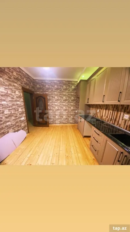 Satılır 8 otaqlı həyət evi