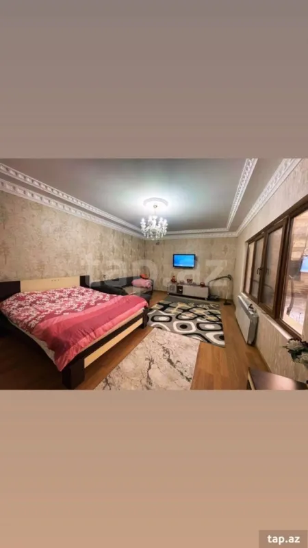 Satılır 8 otaqlı həyət evi