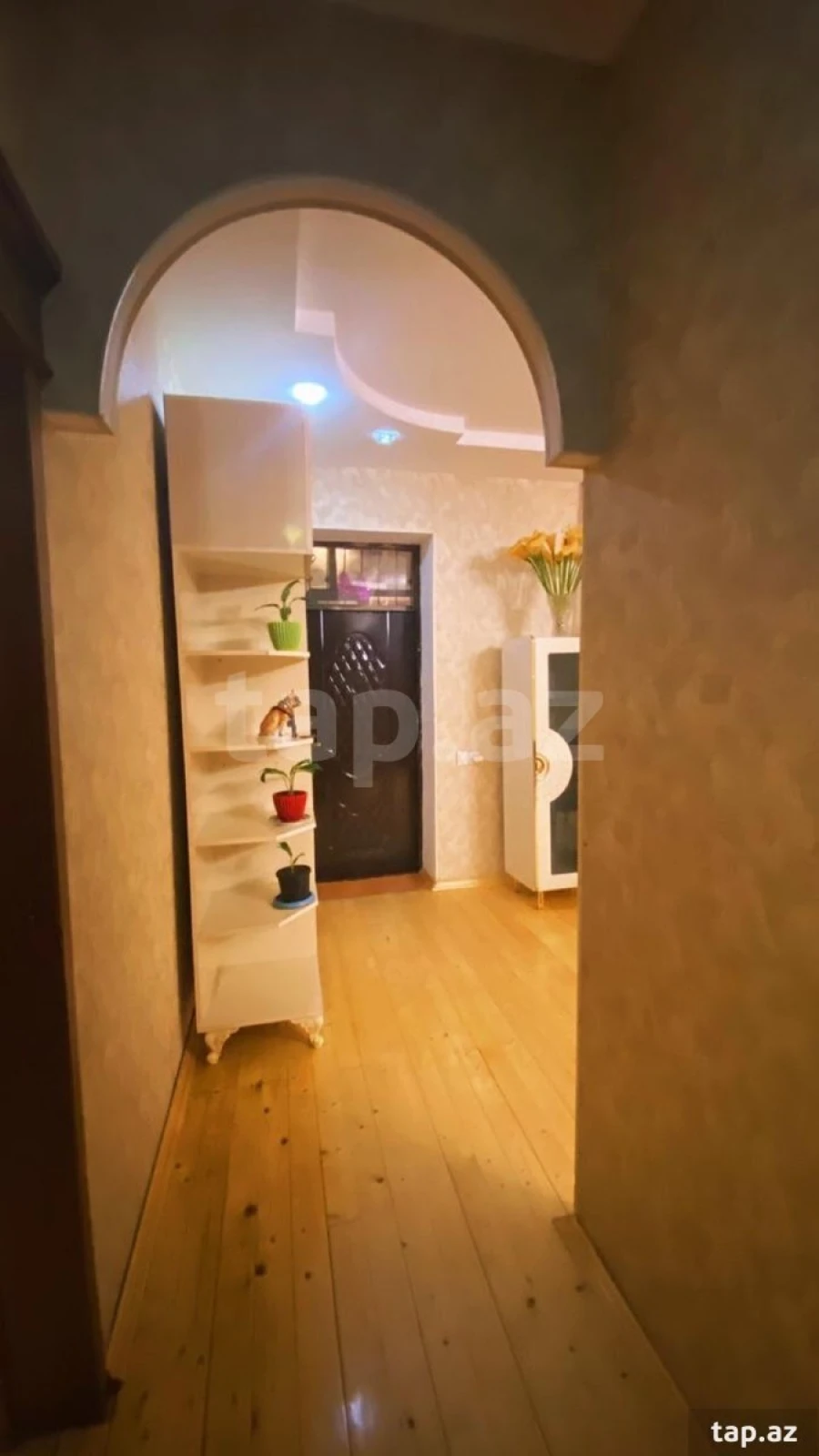 Satılır 8 otaqlı həyət evi