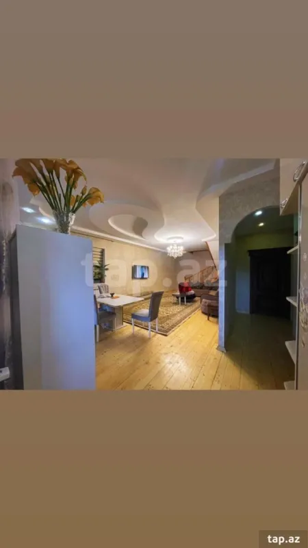 Satılır 8 otaqlı həyət evi