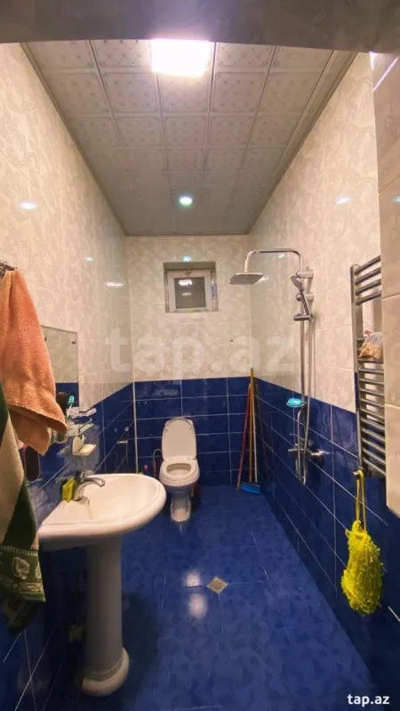 Satılır 8 otaqlı həyət evi