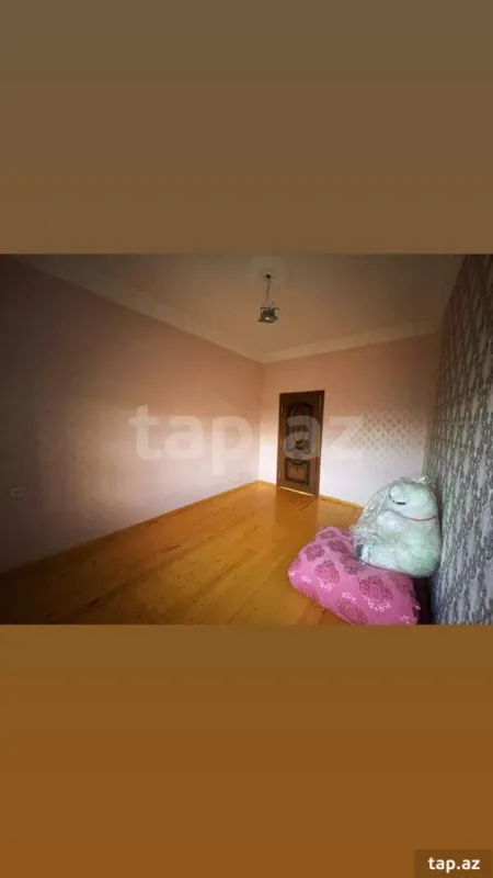 Satılır 8 otaqlı həyət evi