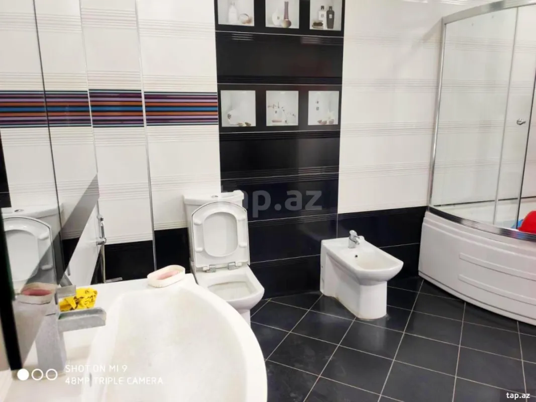 Satılır 6 otaqlı həyət evi