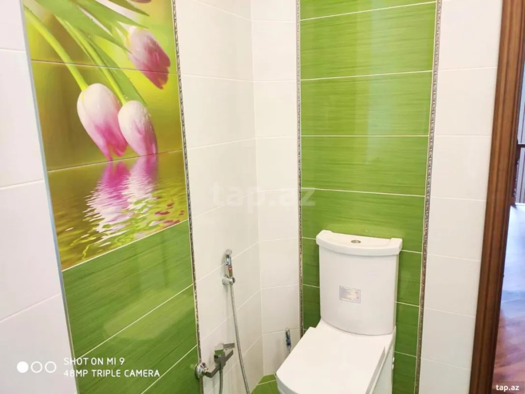 Satılır 6 otaqlı həyət evi