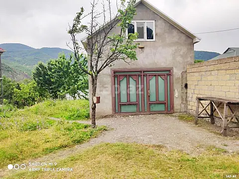 Satılır 6 otaqlı həyət evi