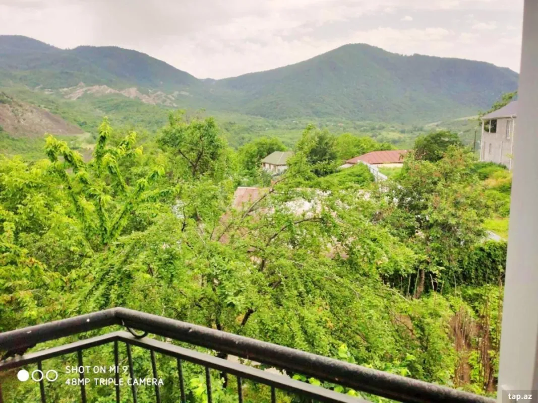 Satılır 6 otaqlı həyət evi