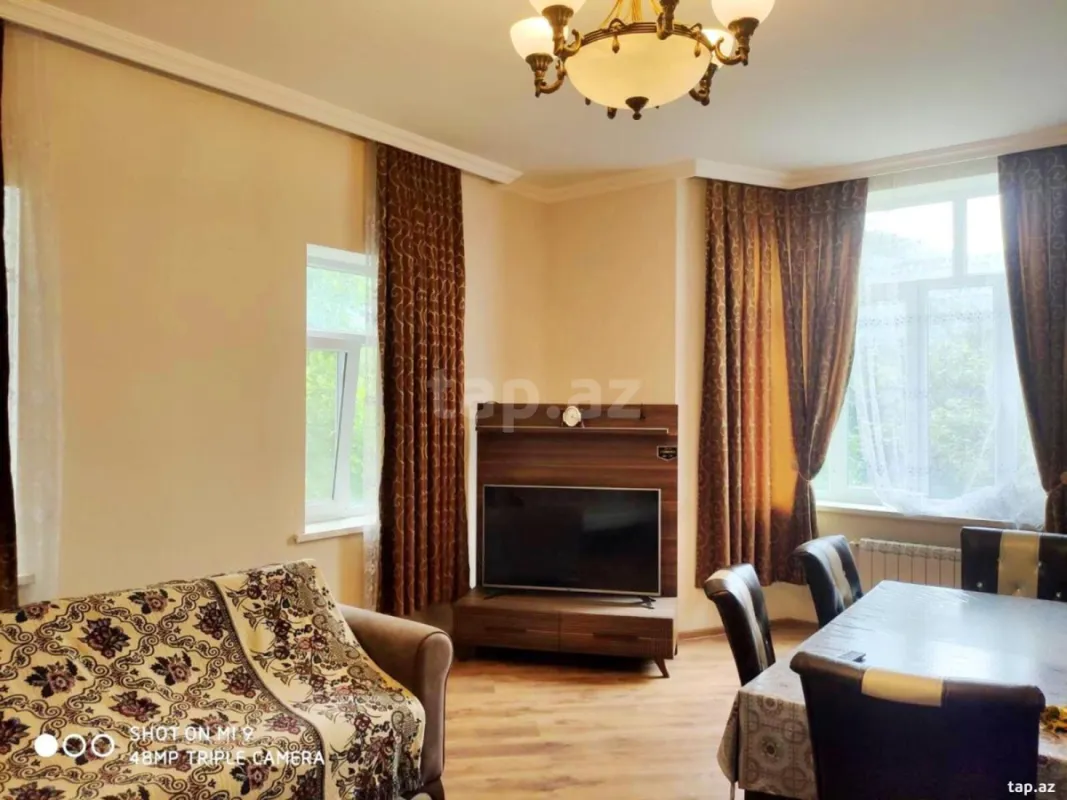 Satılır 6 otaqlı həyət evi